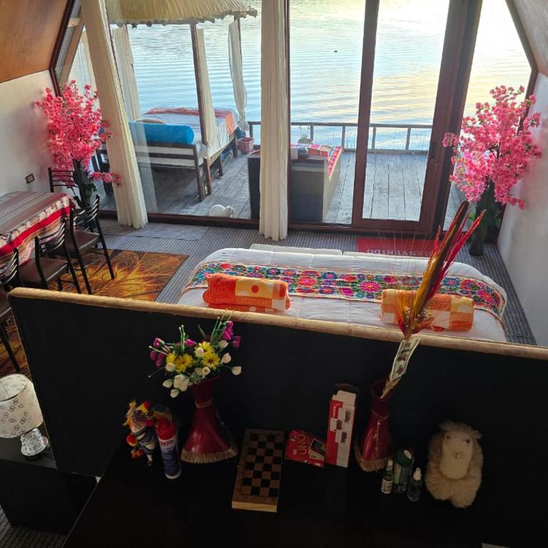 Suma inti lodge - Family Room with Lake View - 8