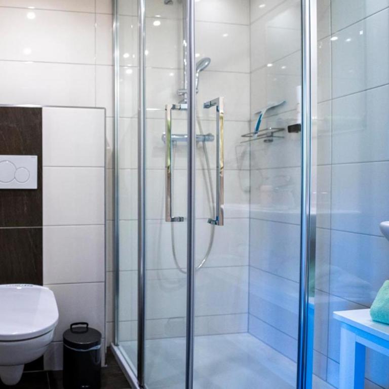 Pension Strauß - Doppelzimmer mit Balkon und Seeblick - 7