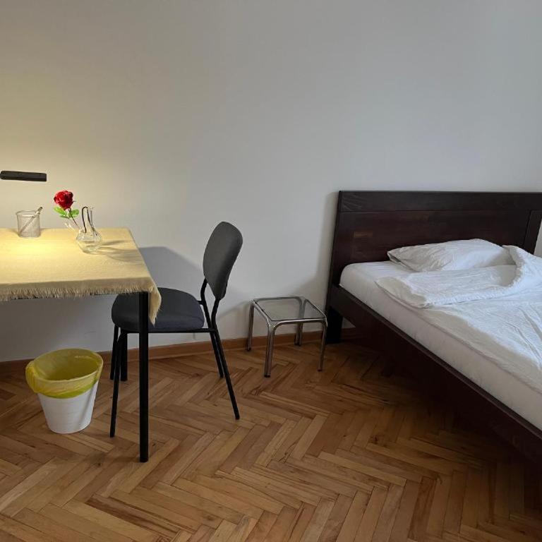 Aliyah Hostel - Triple Room with Shared Bathroom - 3