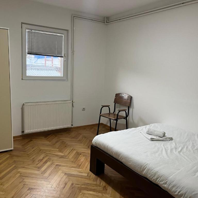 Aliyah Hostel - Triple Room with Shared Bathroom - 2