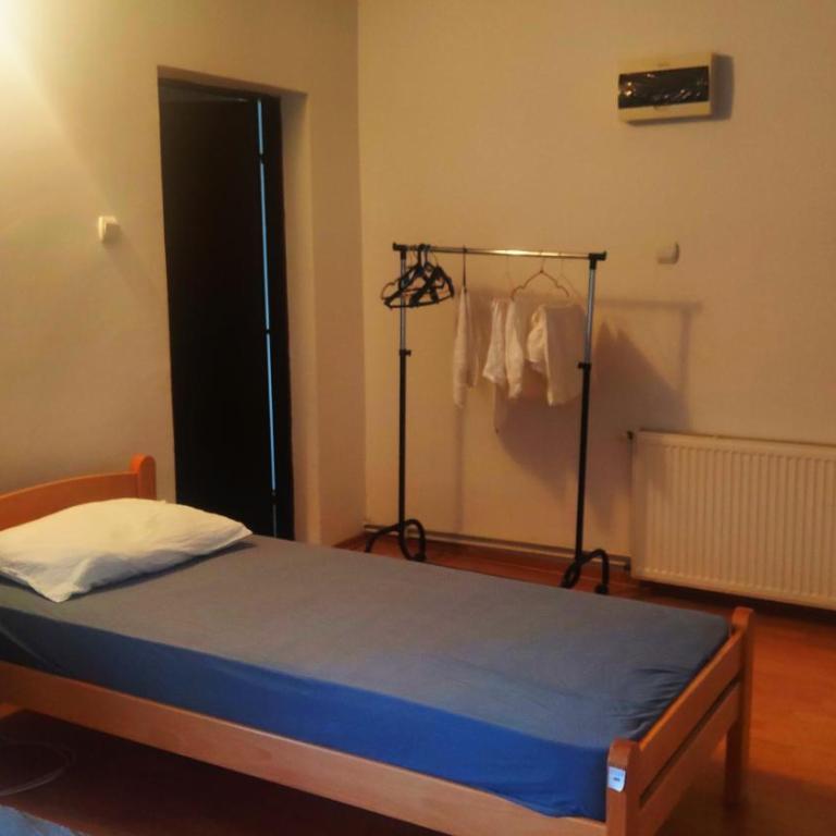 Aliyah Hostel - Bed in 4-Bed Mixed Dormitory Room - 2