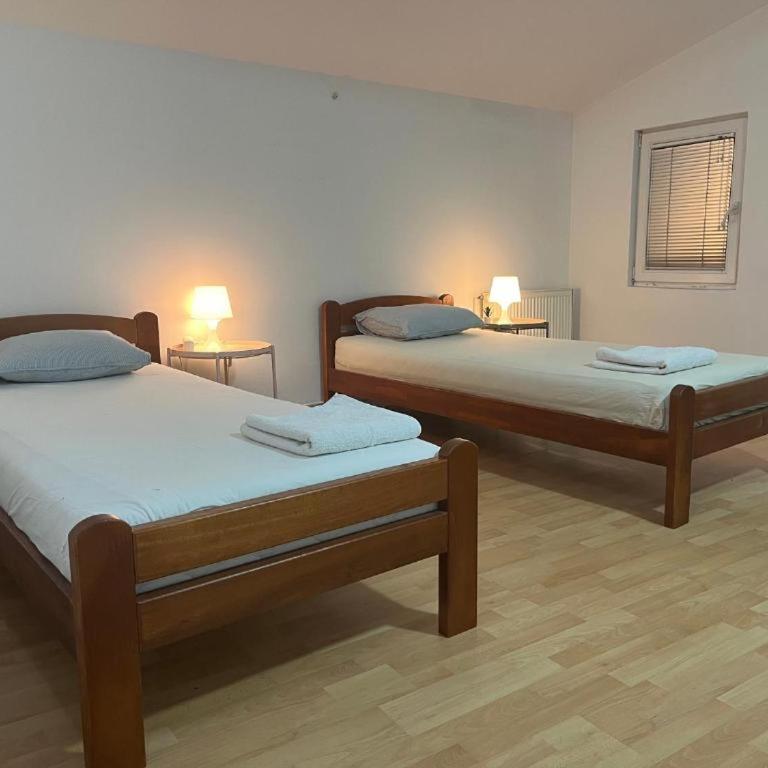 Aliyah Hostel - Bed in 4-Bed Mixed Dormitory Room - 7