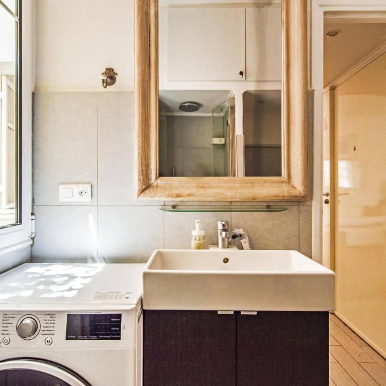 FLEUR- Cosy Studio, 200 Promenade des Anglais et Negresco, wifi, climatisation- calme - Appartement 1 Chambre - 10