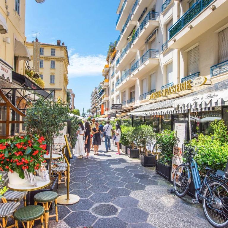 FLEUR- Cosy Studio, 200 Promenade des Anglais et Negresco, wifi, climatisation- calme - Appartement 1 Chambre - 24