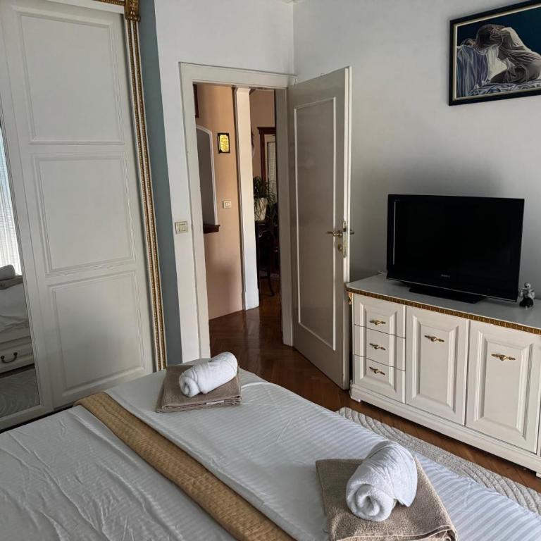 THE FIVE LUX-CENTER Apartments - Two-Bedroom Apartment with Balcony and Terrace - 15