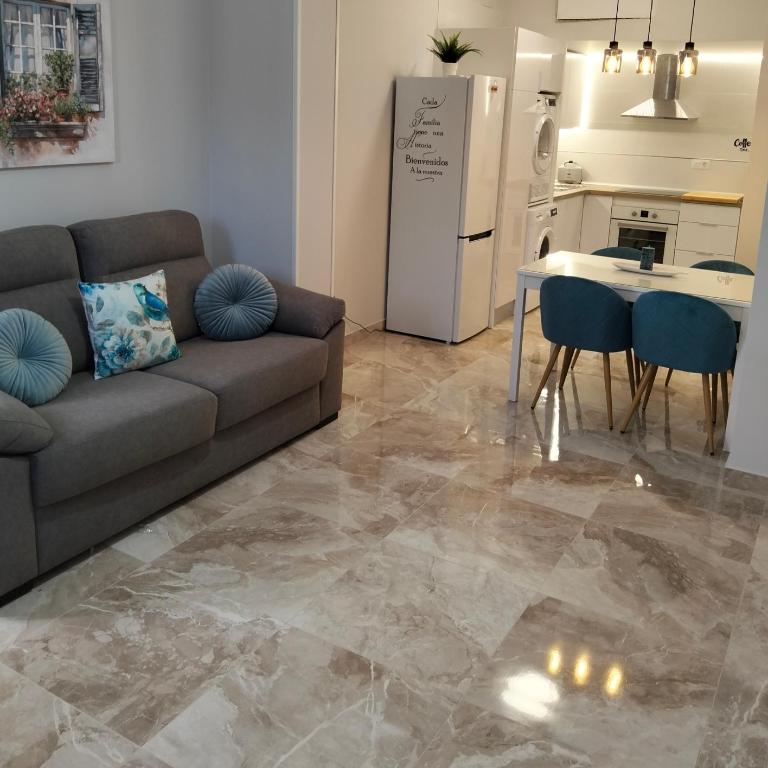 APARTAMENTO SOL - 2 apartamentos céntricos juntos cerca de la playa, ideales para grupos grandes - Apartamento de 2 dormitorios - 8