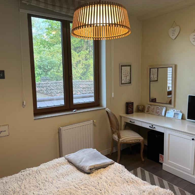 Lakeview Apartment - One-Bedroom Apartment - 9