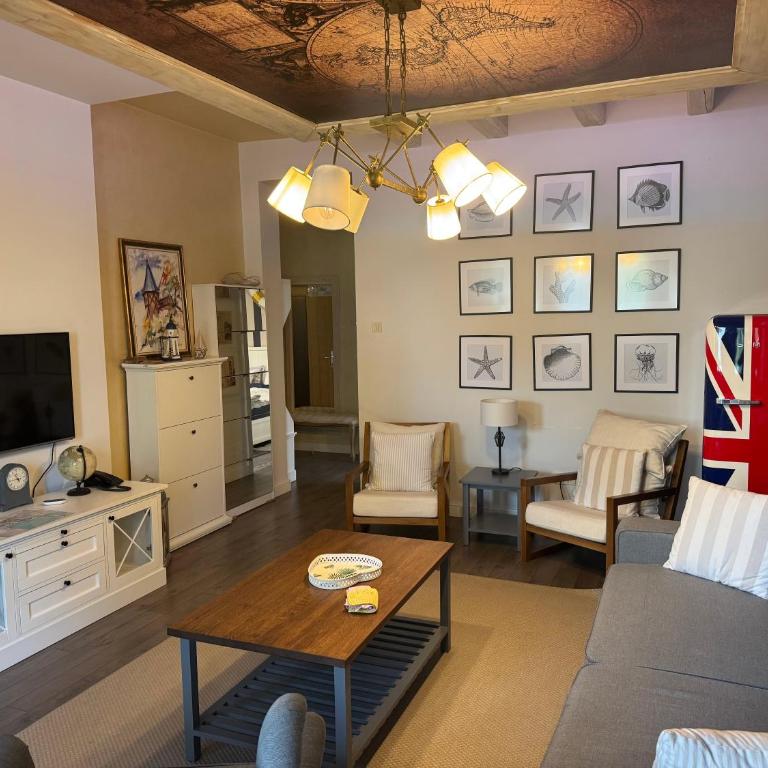 Lakeview Apartment - One-Bedroom Apartment - 3