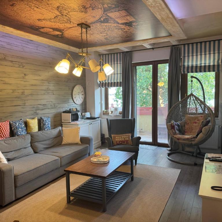 Lakeview Apartment - One-Bedroom Apartment - 1