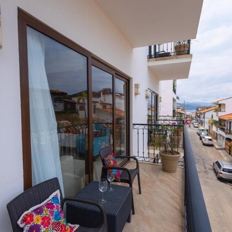 Condominium in the heart of PV 301 - One-Bedroom Apartment - 6