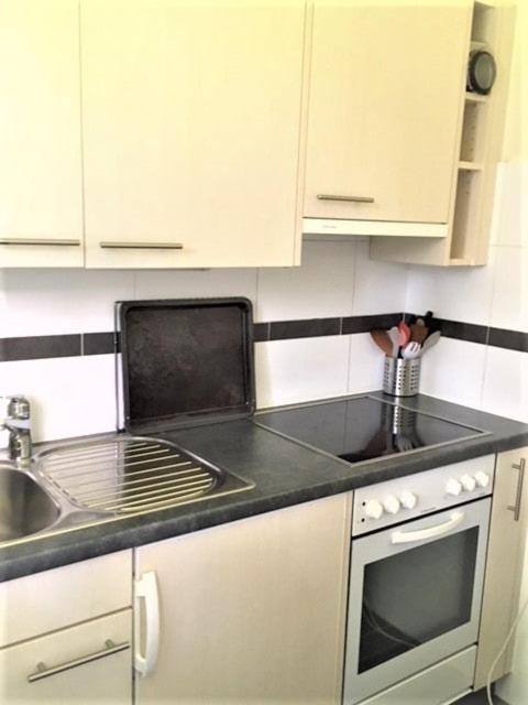 CHARMING STUDIO Metro Stop Delice - One-Bedroom Apartment - 6