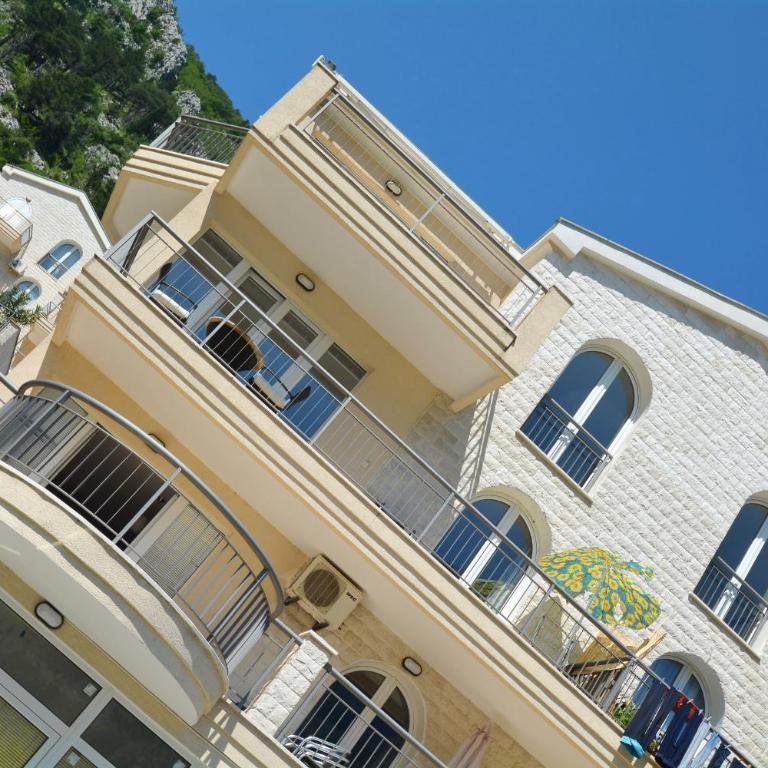 Apartments Vista Muo 2026 NEWLY RENOVATED - Two-Bedroom Apartment with Private Pool - 11
