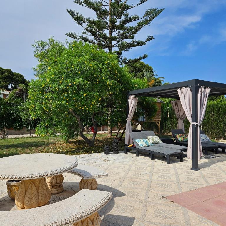 Chalé entero con Piscina, 700 m Playa Muchavista - Playa San Juan - Villa - 6