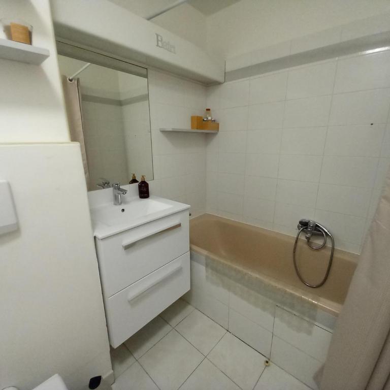 Port Frejus, joli studio cabine bien equipe, clima - Studio with Balcony - 12