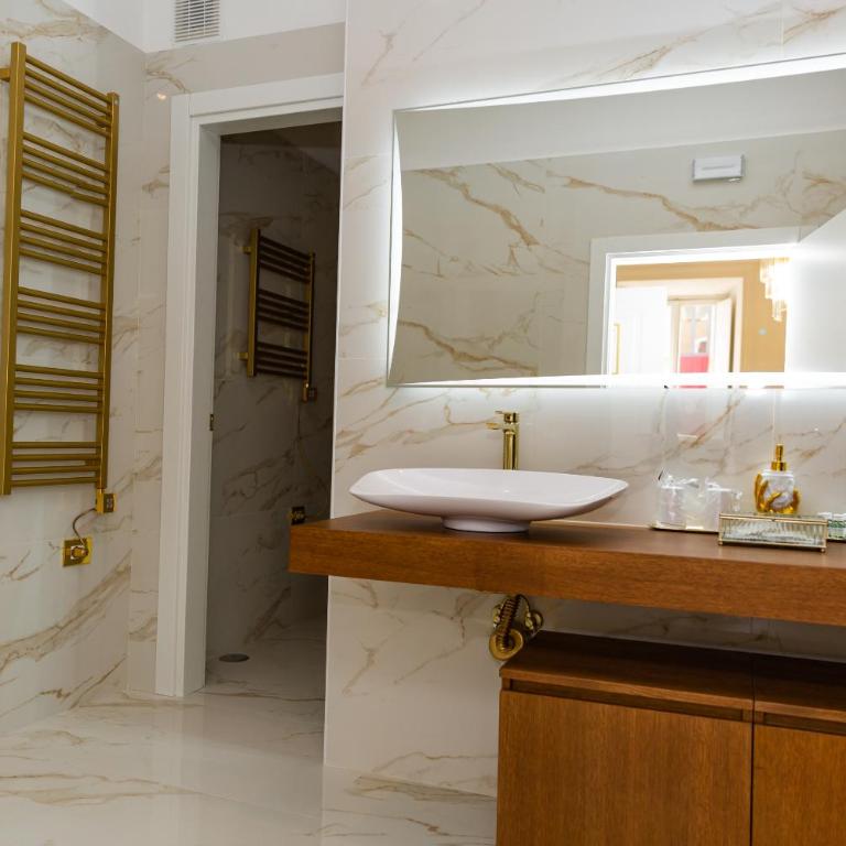 Golden Palace Luxury Guest House - Suite Deluxe - 11