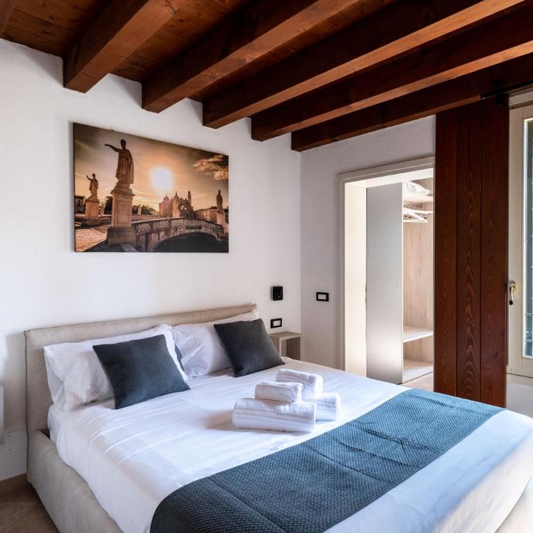 GuestHost - Santo 86 Luxury Rooms - Camera Matrimoniale Deluxe con Balcone - 7
