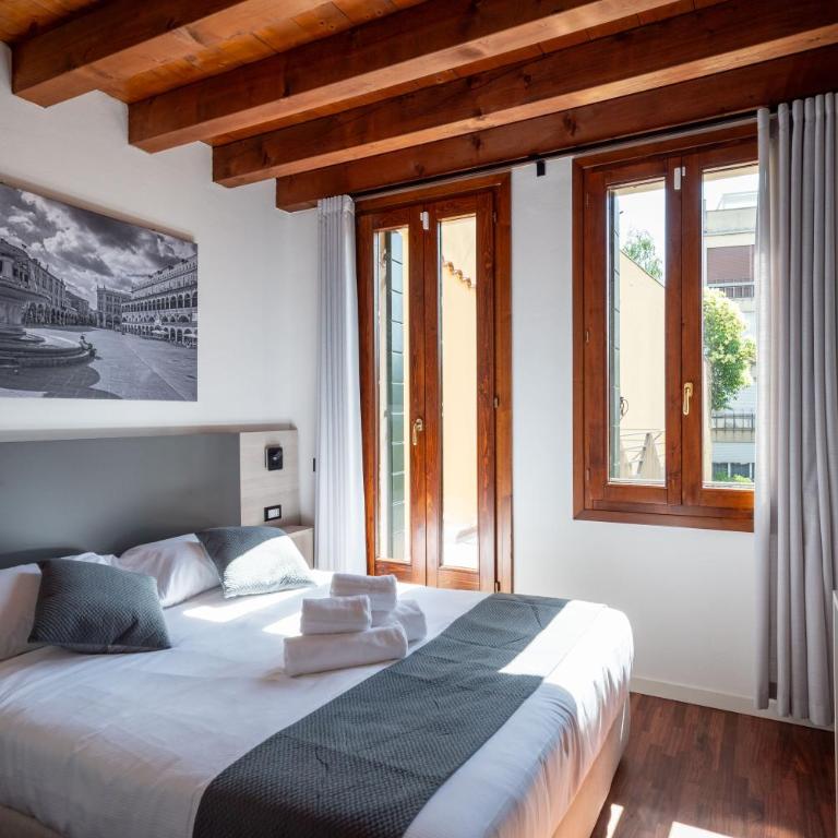 GuestHost - Santo 86 Luxury Rooms - Camera Matrimoniale con Balcone - 2