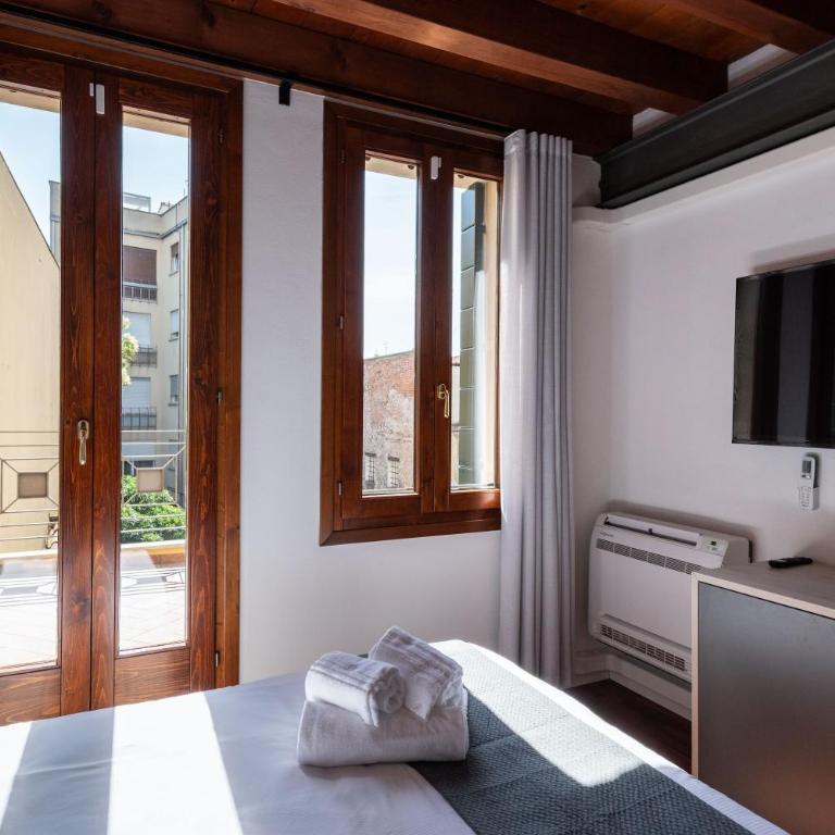 GuestHost - Santo 86 Luxury Rooms - Camera Matrimoniale con Balcone - 1