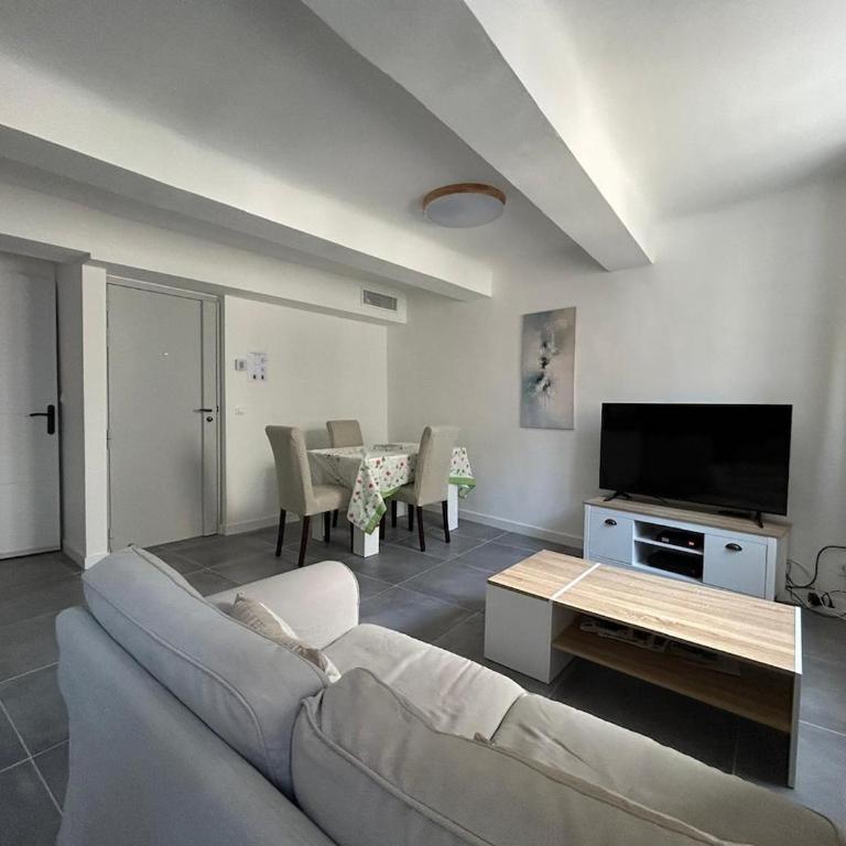 Appartement cosy et lumineux au cœur de Cogolin - One-Bedroom Apartment - 2
