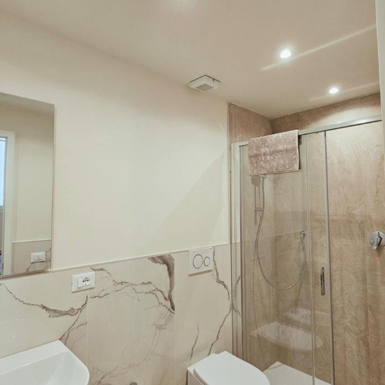 Eleganza e convivialità in centro, vista Duomo per gruppi e famiglie - Three-Bedroom Apartment - 19