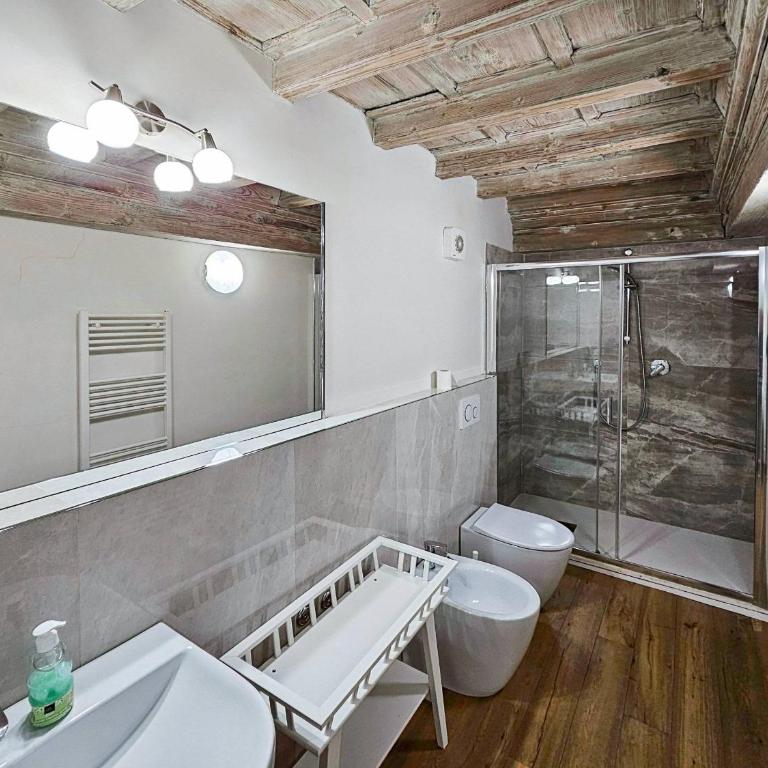 Eleganza e convivialità in centro, vista Duomo per gruppi e famiglie - Three-Bedroom Apartment - 29