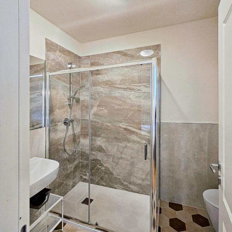 Eleganza e convivialità in centro, vista Duomo per gruppi e famiglie - Three-Bedroom Apartment - 41