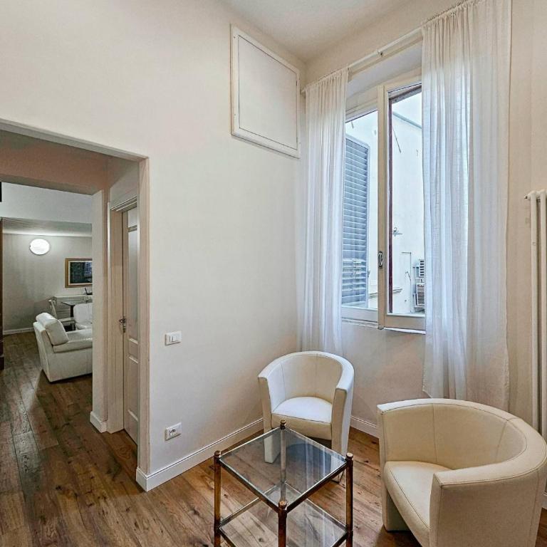 Eleganza e convivialità in centro, vista Duomo per gruppi e famiglie - Three-Bedroom Apartment - 42