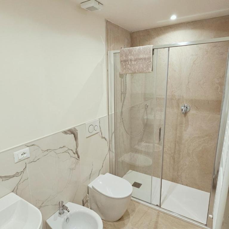 Eleganza e convivialità in centro, vista Duomo per gruppi e famiglie - Three-Bedroom Apartment - 47