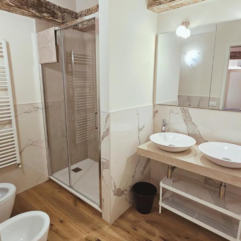 Eleganza e convivialità in centro, vista Duomo per gruppi e famiglie - Three-Bedroom Apartment - 49