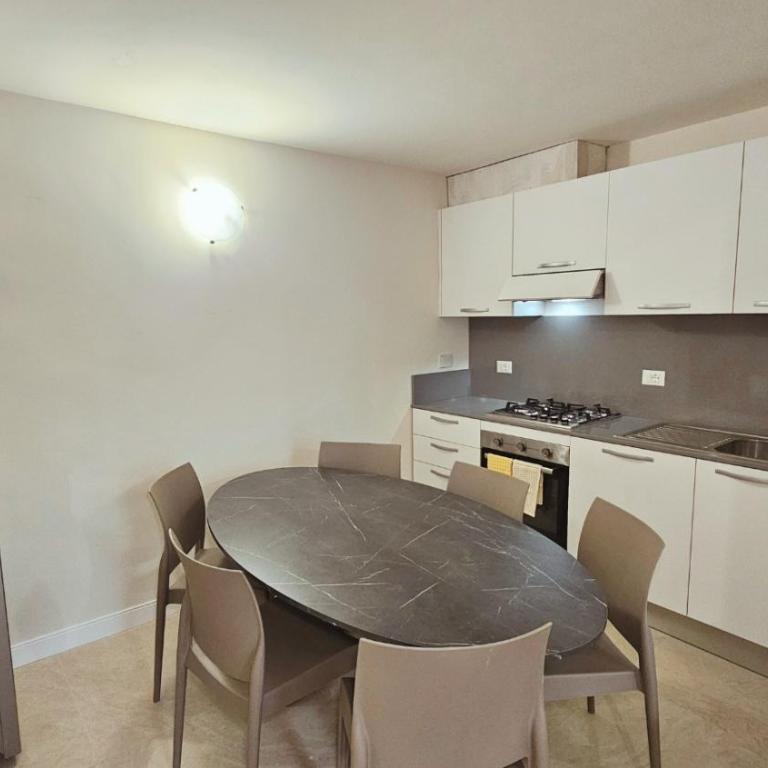 Eleganza e convivialità in centro, vista Duomo per gruppi e famiglie - Three-Bedroom Apartment - 50