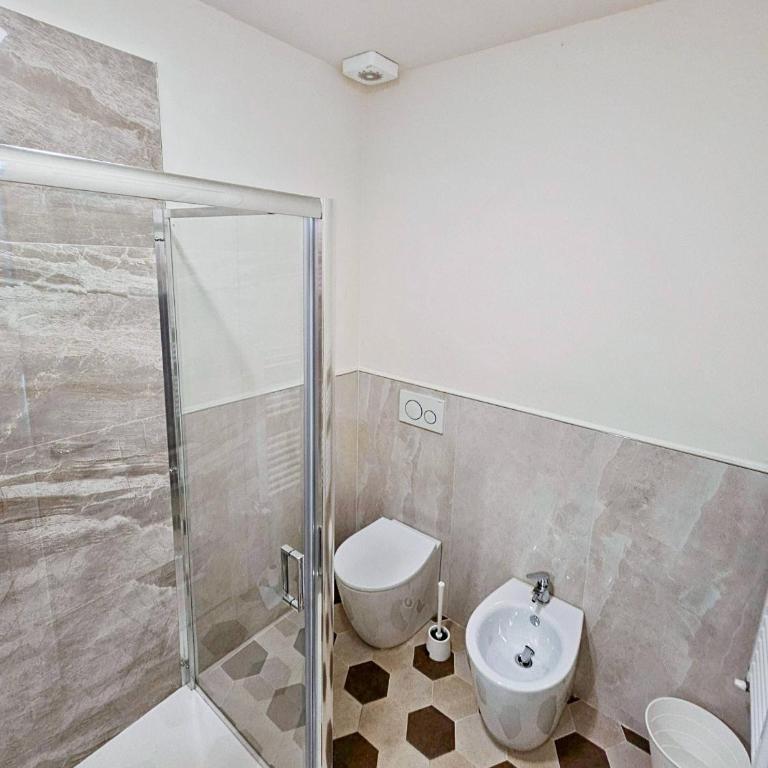 Eleganza e convivialità in centro, vista Duomo per gruppi e famiglie - Three-Bedroom Apartment - 58