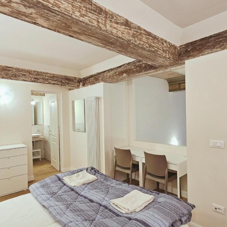 Eleganza e convivialità in centro, vista Duomo per gruppi e famiglie - Three-Bedroom Apartment - 62