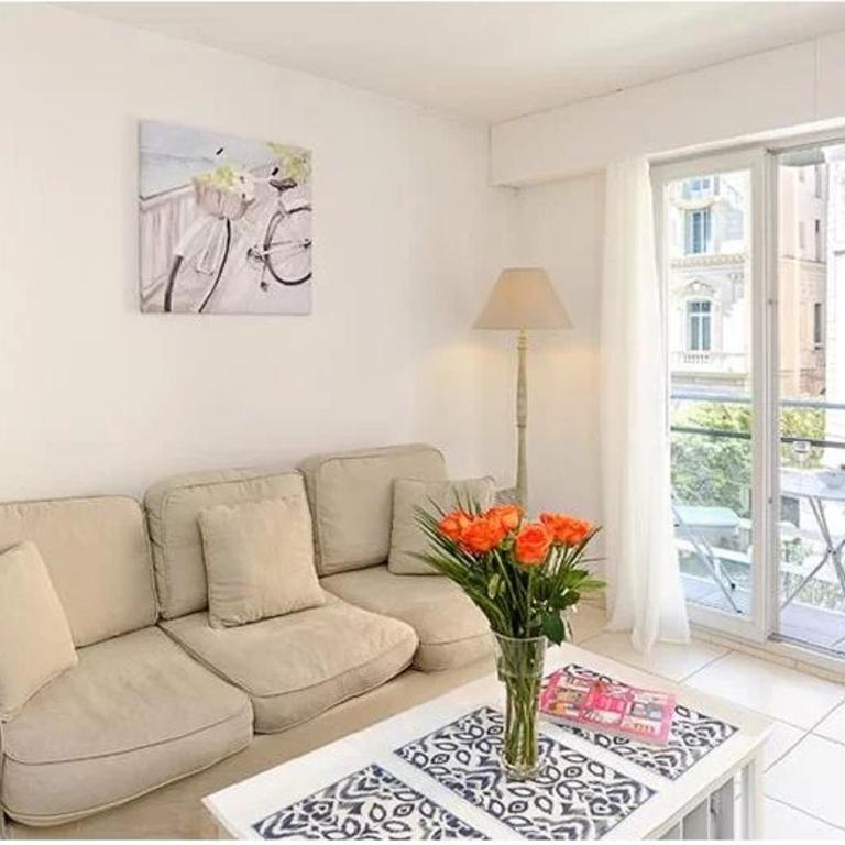2 pièces centre ville-Balcon - Appartement - 3
