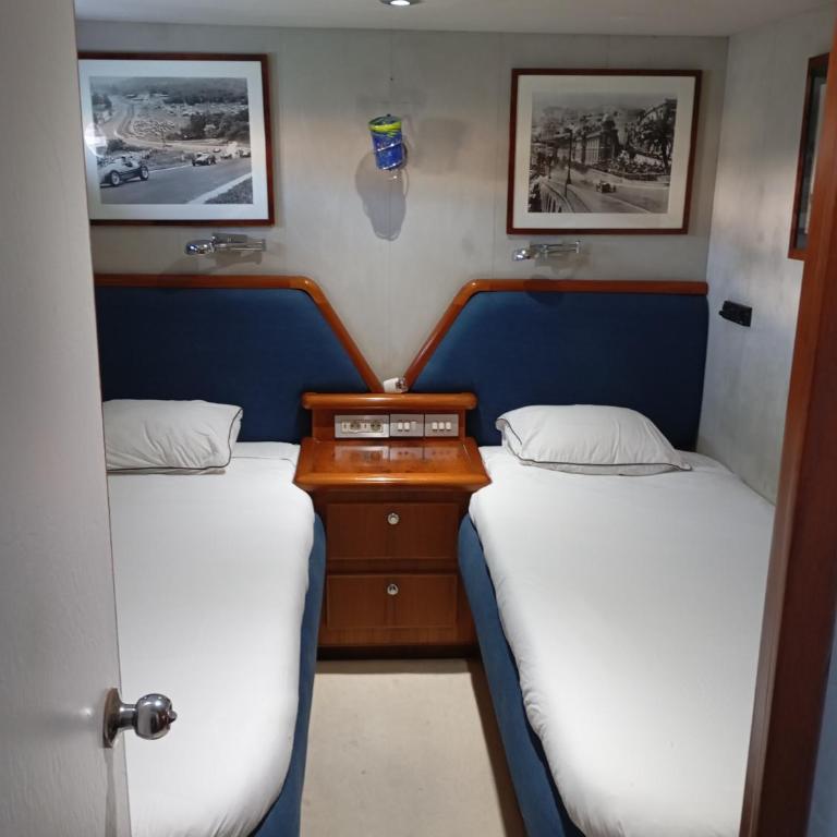 The boathouse - Double Room with Two Beds - 4