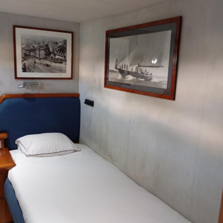 The boathouse - Double Room with Two Beds - 5