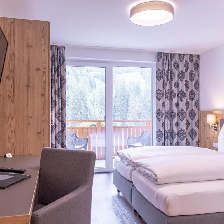 Haus Sattelblick - Doppel-/Zweibettzimmer mit Balkon - 4