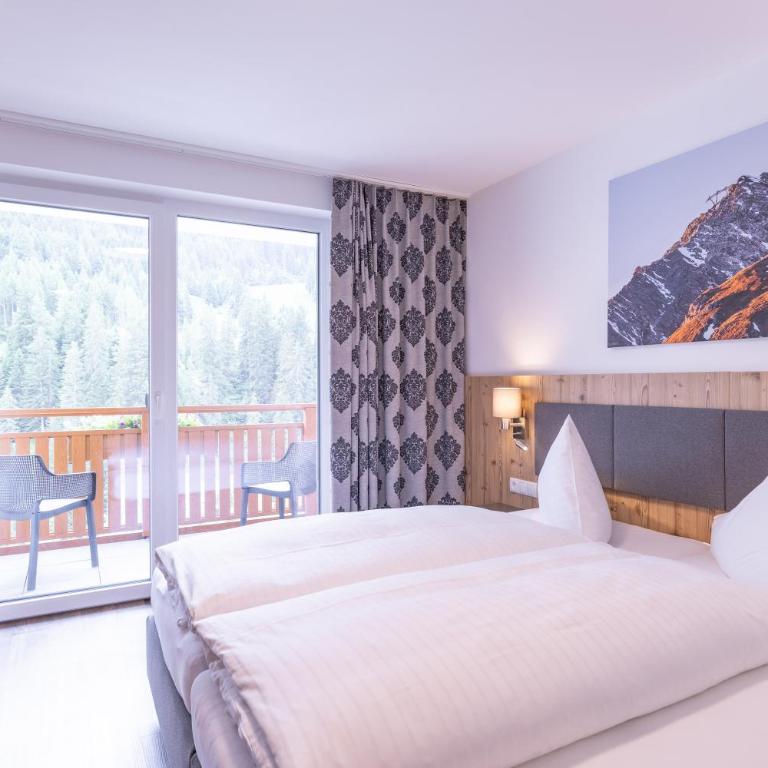 Haus Sattelblick - Doppel-/Zweibettzimmer mit Balkon - 6