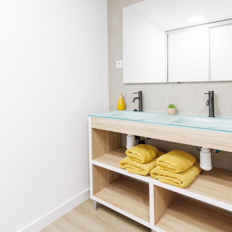 Urban apartment BAJO 6 - HOUSEVANLIVE - Two-Bedroom Apartment - 11