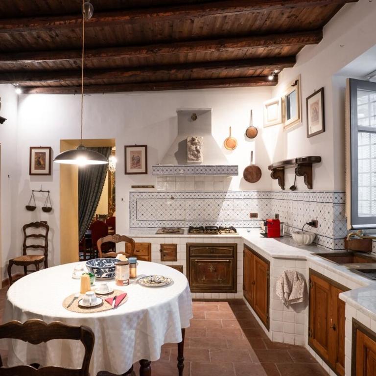 Principe di Castelnuovo Historical Suites - One-Bedroom Deluxe Apartment - 9