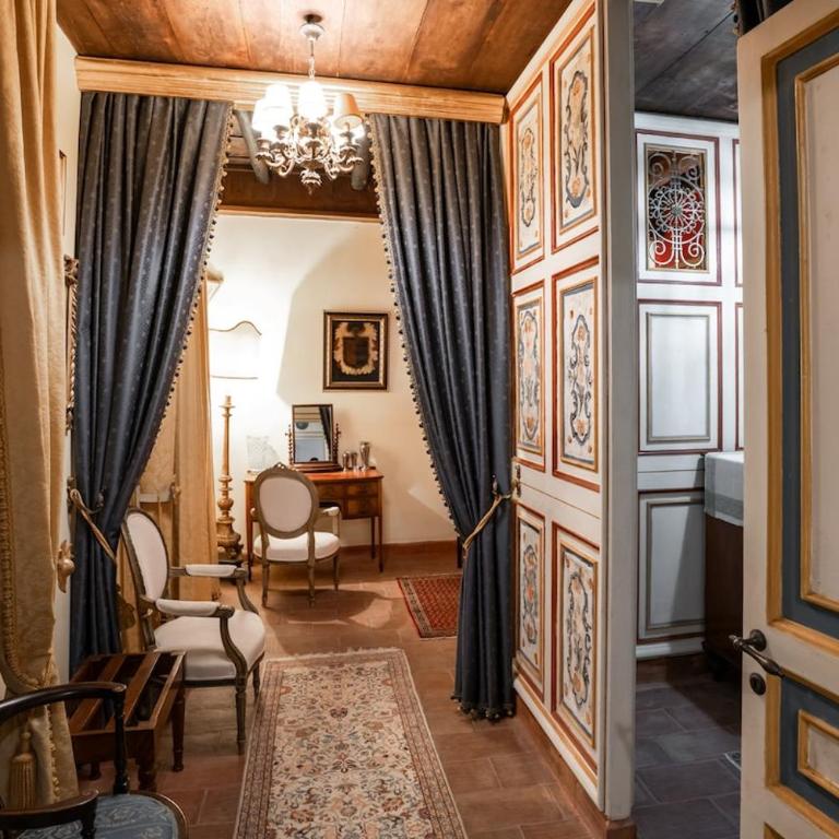 Principe di Castelnuovo Historical Suites - One-Bedroom Deluxe Apartment - 4