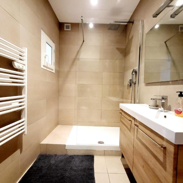 Le Sade 1er et Le Sade 2nd - 2 Appartements au coeur d'Antibes - Apartamento de 2 dormitorios - 4