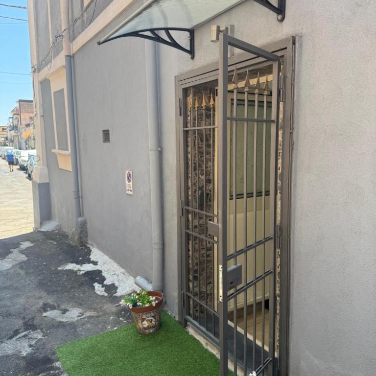 BLUE HOUSE Catania - Cozy B&B Near the Sea and Historic Center - Sicily - Executive Triple Room - 16