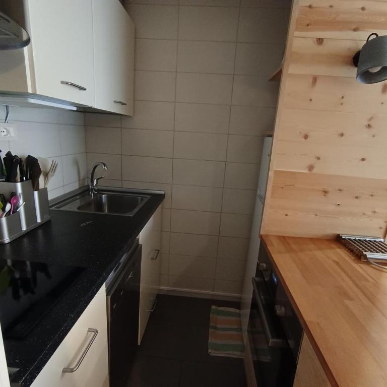 Studio lumineux rénové, parking, animaux acceptés, 5 pers - FR-1-445-62 - Estudio - 5