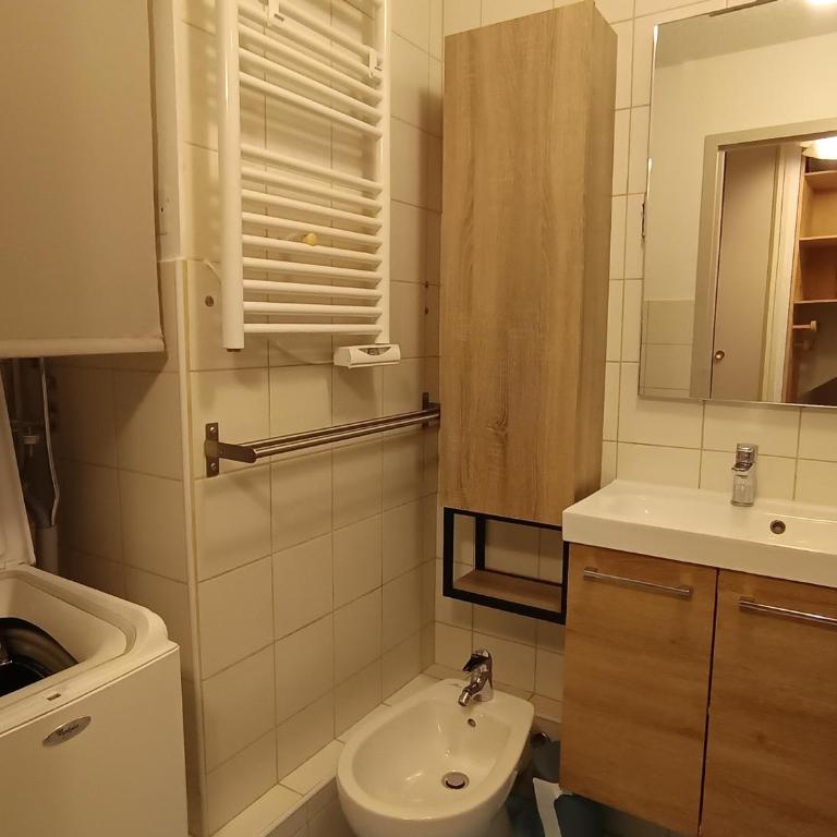 Studio lumineux rénové, parking, animaux acceptés, 5 pers - FR-1-445-62 - Estudio - 7