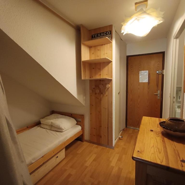 Studio lumineux rénové, parking, animaux acceptés, 5 pers - FR-1-445-62 - Estudio - 10