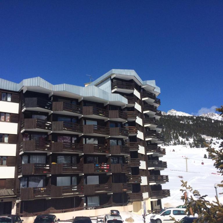 Appartement rénové avec balcon et parking, vue sur pistes - FR-1-445-156 - Studio - 13