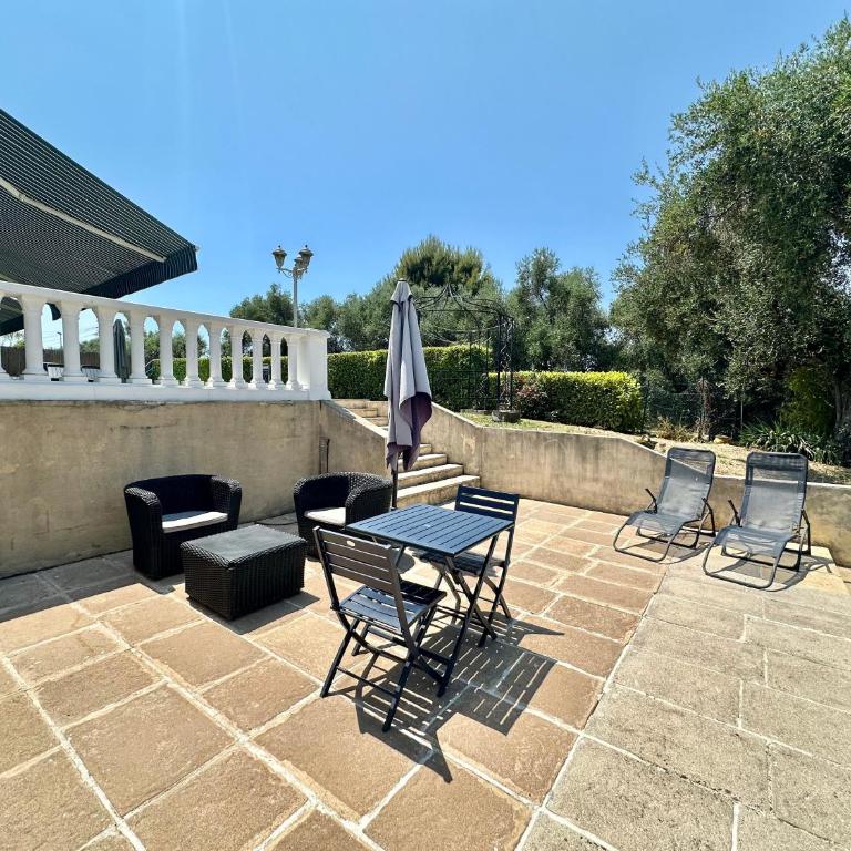 Magnifique studio sur les hauteurs de Nice, piscine, parking et WIFI - Appartement 1 Chambre - 2