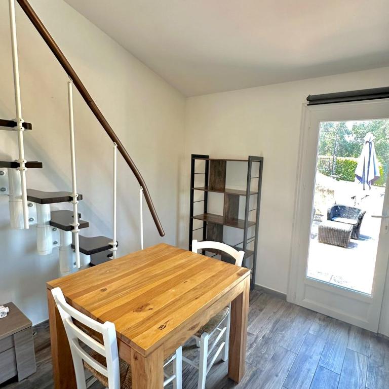Magnifique studio sur les hauteurs de Nice, piscine, parking et WIFI - Appartement 1 Chambre - 8