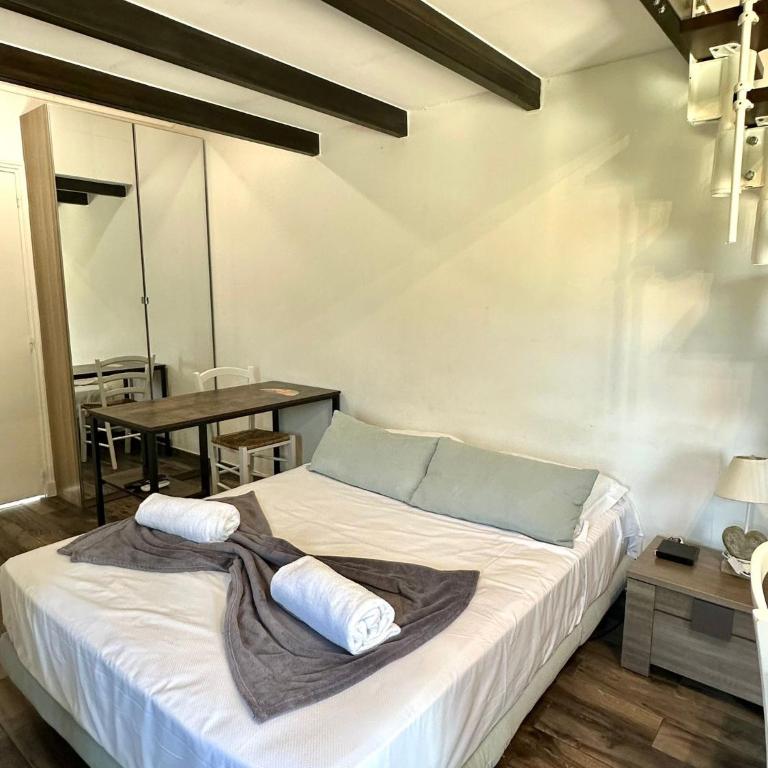 Magnifique studio sur les hauteurs de Nice, piscine, parking et WIFI - Appartement 1 Chambre - 5