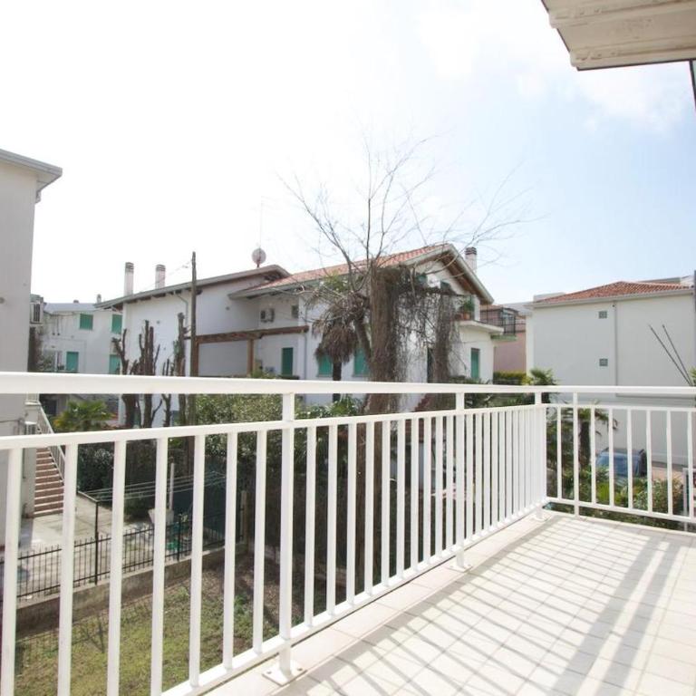 12 Accesso - Home Immobiliare Jesolo - Appartamento con 3 Camere da Letto - 21